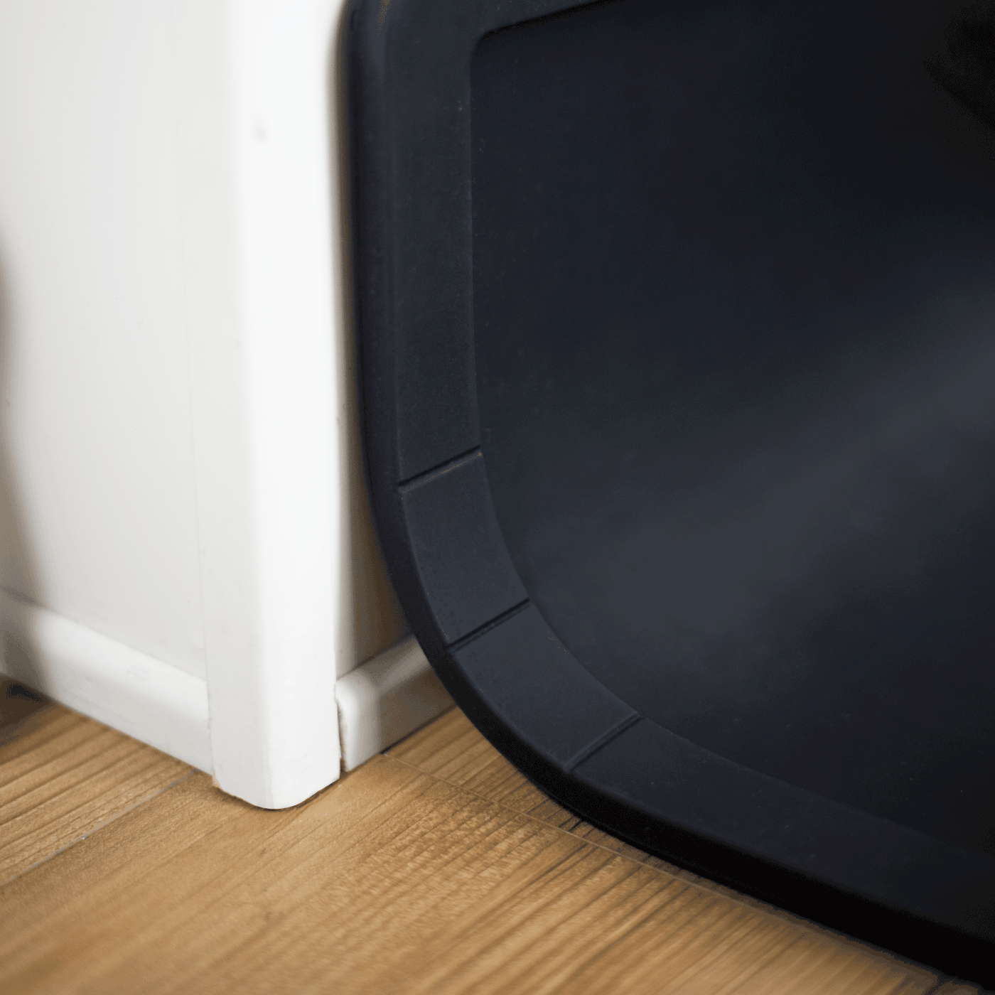 Silicone Feeding Placemat w/ Splash Guard (Black)